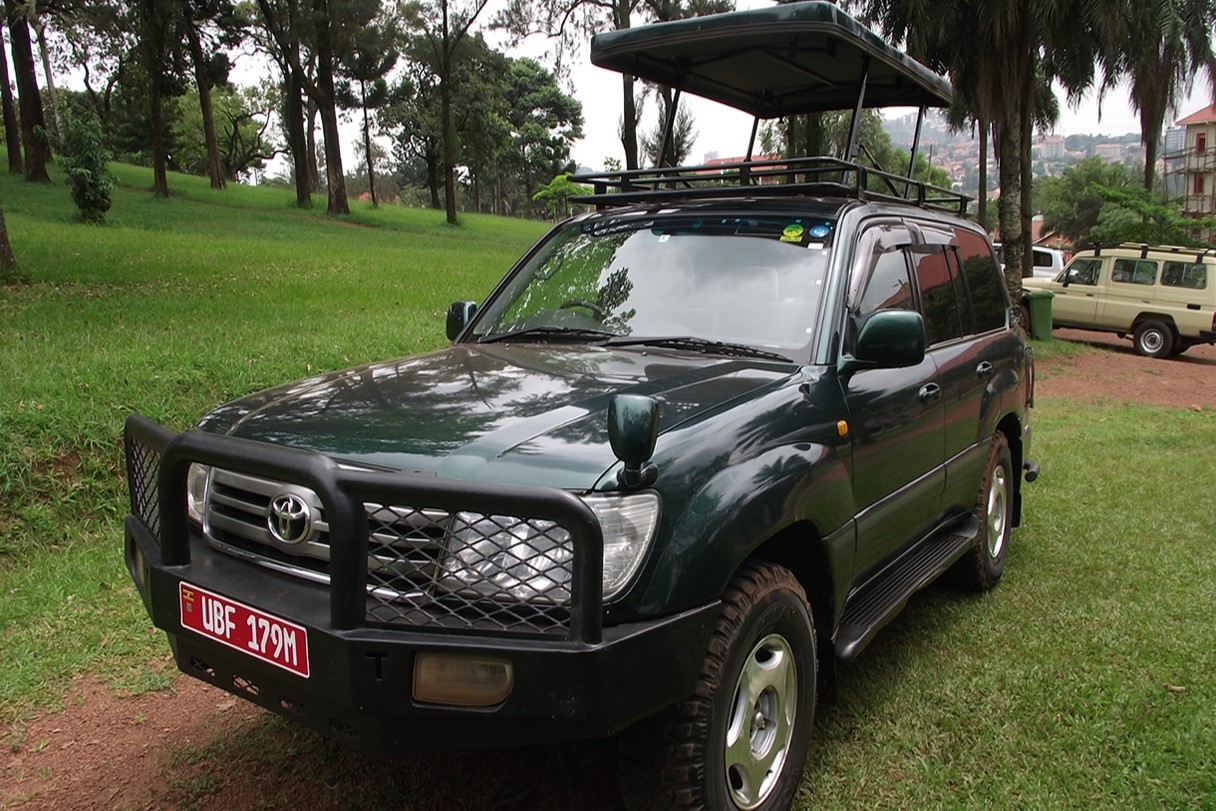 Land Cruiser V8 Safari Vehicle